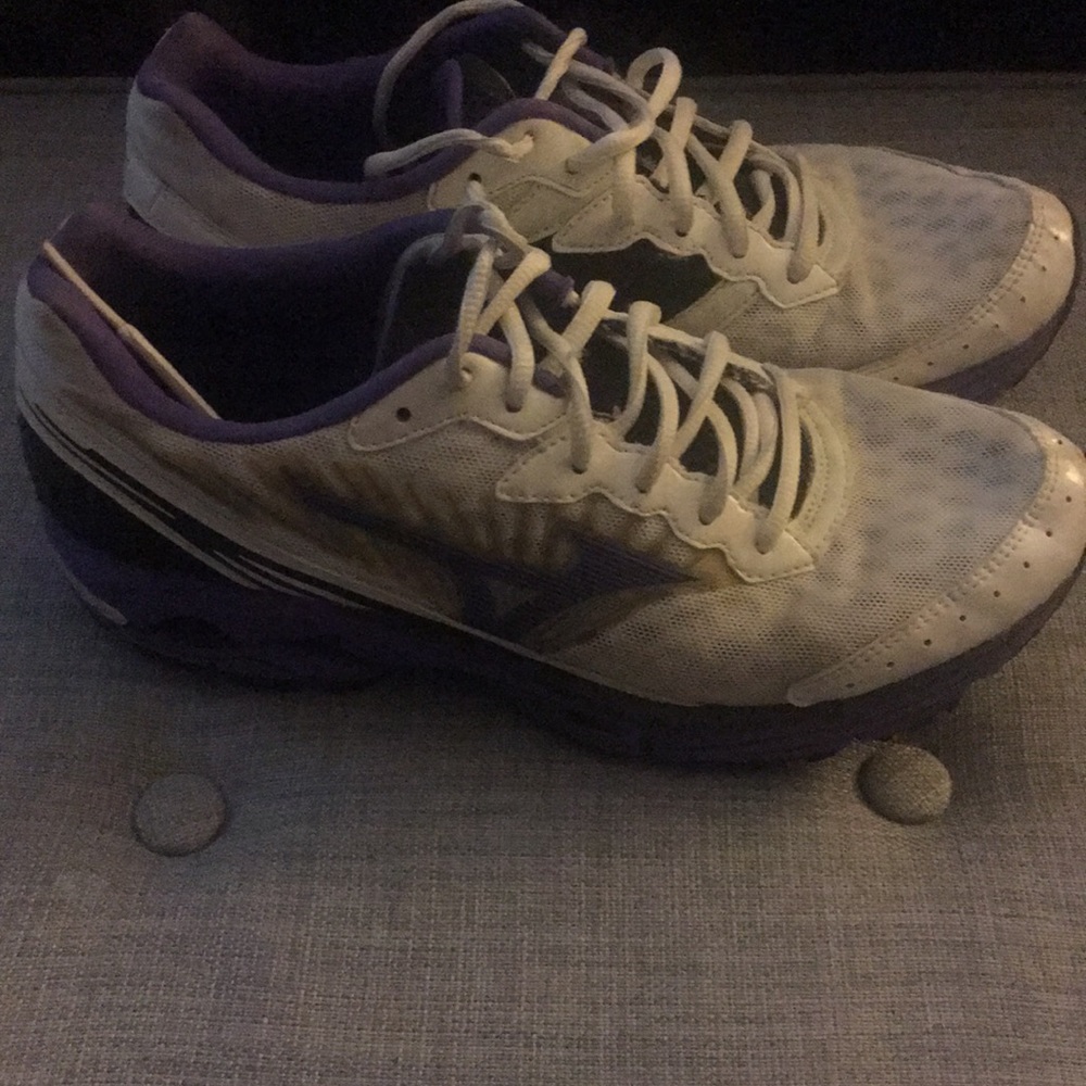 Mizuno sneakers size 9